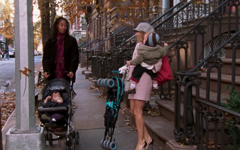 Maclaren Baby Stroller in Sex and the City S06E15 TV Show 2004 (1)