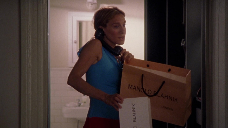 Manolo Blahnik Store Paper Bag Held by Sarah Jessica Parker as Carrie Bradshaw in Sex and the City S04E12 (2)