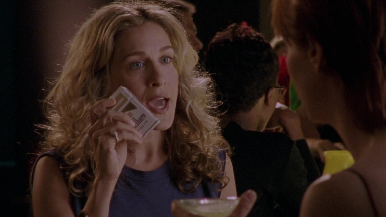 Marlboro Lights Cigarettes of Sarah Jessica Parker as Carrie Bradshaw in Sex and the City S03E11 Running with Scissors (2000)