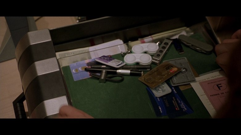 MasterCard Gold in The Bourne Identity (2002)
