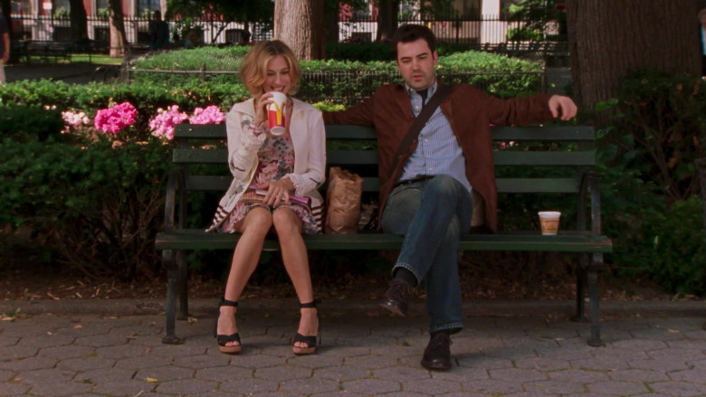 McDonald’s Drink and Fast Food Enjoyed by Carrie Bradshaw (Sarah Jessica Parker) in Sex and the City S05E05 TV Show 2002 (1)