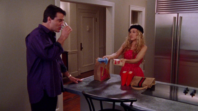 McDonald's Fast Food Held by Sarah Jessica Parker as Carrie Bradshaw in Sex and the City S02E12 TV Show (3)