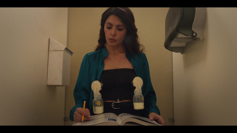 Medela Breast Pump of Sarah Shahi as Billie Connelly in Sex Life S01E08 This Must Be the Place (2021)