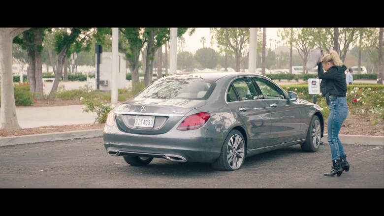 Mercedes-Benz C-Class Car Driven by Iliza Shlesinger as Andrea Singer in Good on Paper 2021 Movie (3)