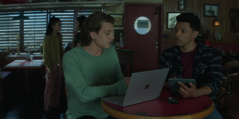 Microsoft Surface Laptop of Alex Saxon as Ace in Nancy Drew S02E18 TV Show (2)