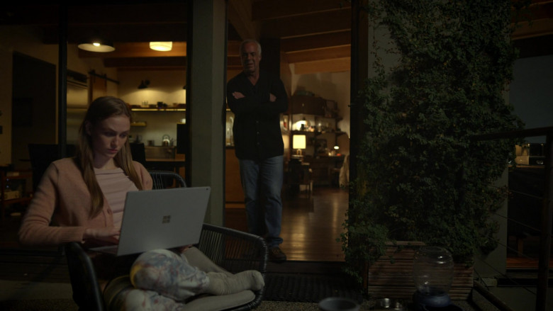 Microsoft Surface Laptop of Madison Lintz as Maddie Bosch in Bosch S07E02 TV Show (1)