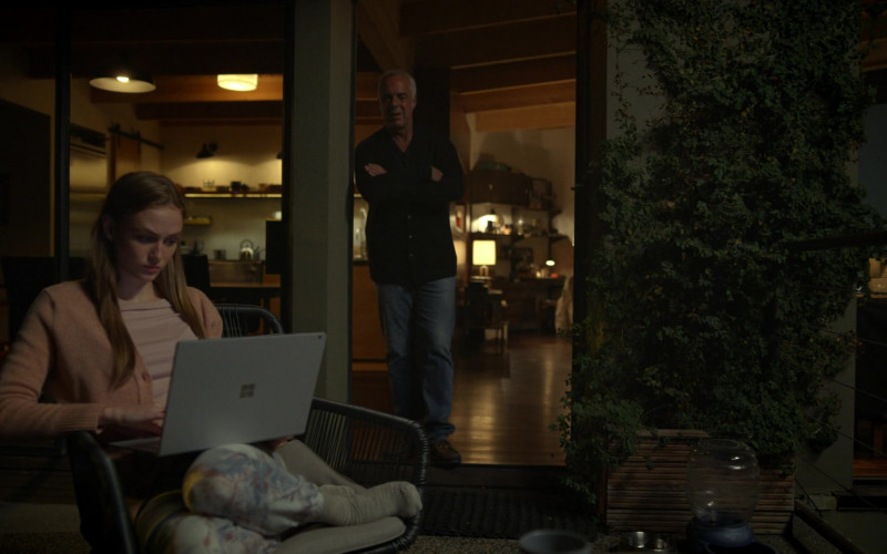 Microsoft Surface Laptop of Madison Lintz as Maddie Bosch in Bosch S07E02 TV Show (1)