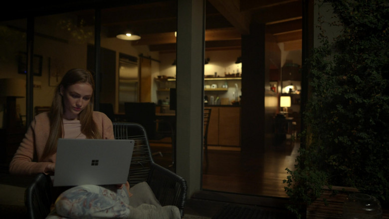 Microsoft Surface Laptop of Madison Lintz as Maddie Bosch in Bosch S07E02 TV Show (2)
