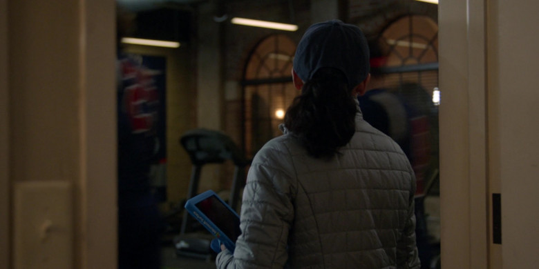 Microsoft Surface Tablet in All American S03E16 (2)