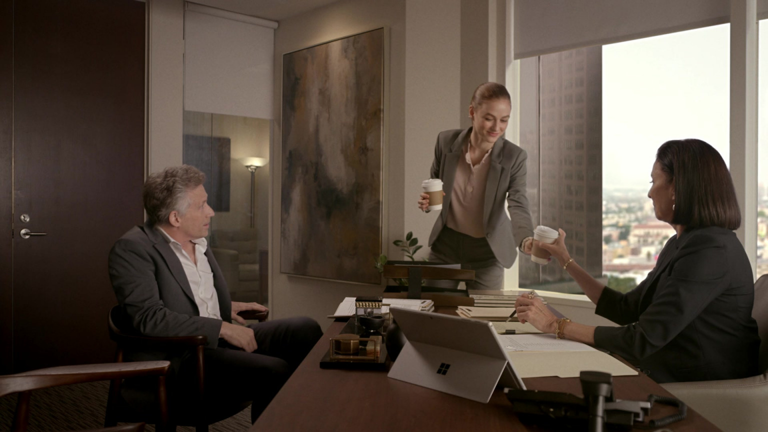 Microsoft Surface Tablet Of Mimi Rogers As Honey Chandler In Bosch 