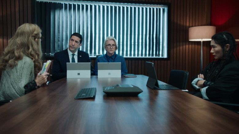 Microsoft Surface Tablets Used by David Schwimmer as Jerry Bernstein and Sylvestra Le Touzel as Christine Cranfield in Intelligence S02E06 TV Show (1)