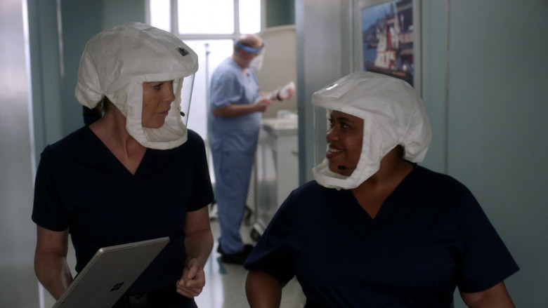 Microsoft Surface Tablets Used by Doctors in Grey’s Anatomy S17E17 Someone Saved My Life Tonight (1)