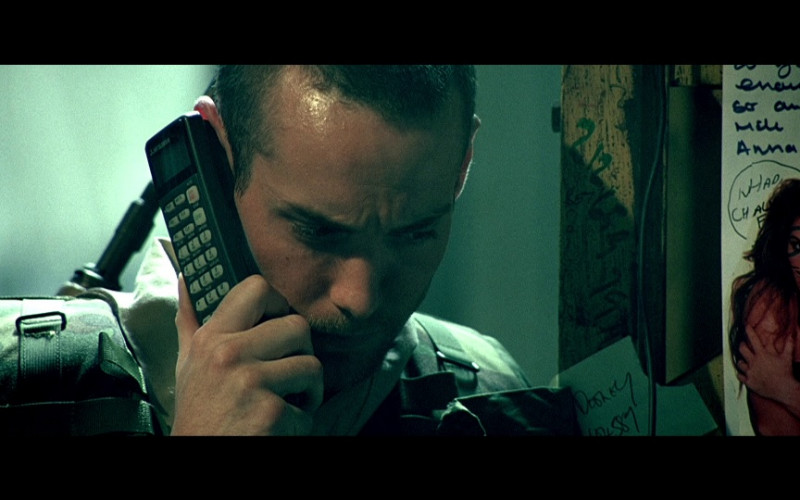 Mitsubishi Phone in Black Hawk Down (2001)