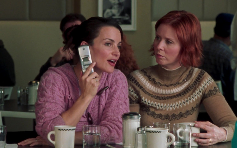 Motorola Flip Mobile Phone Used by Kristin Davis as Charlotte York in Sex and the City S06E17 The Cold War (2004)