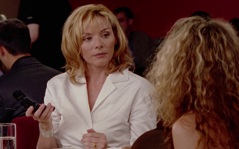 Motorola Mobile Phone of Kim Cattrall as Samantha Jones in Sex and the City S03E15 Hot Child in the City (1)