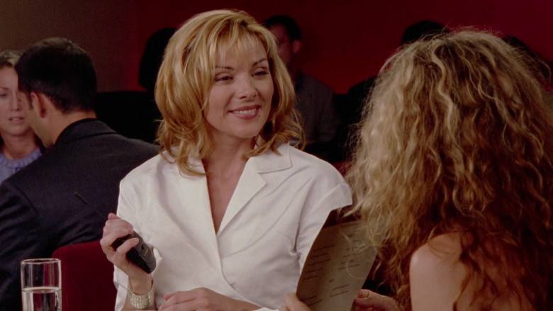 Motorola Mobile Phone of Kim Cattrall as Samantha Jones in Sex and the City S03E15 Hot Child in the City (2)