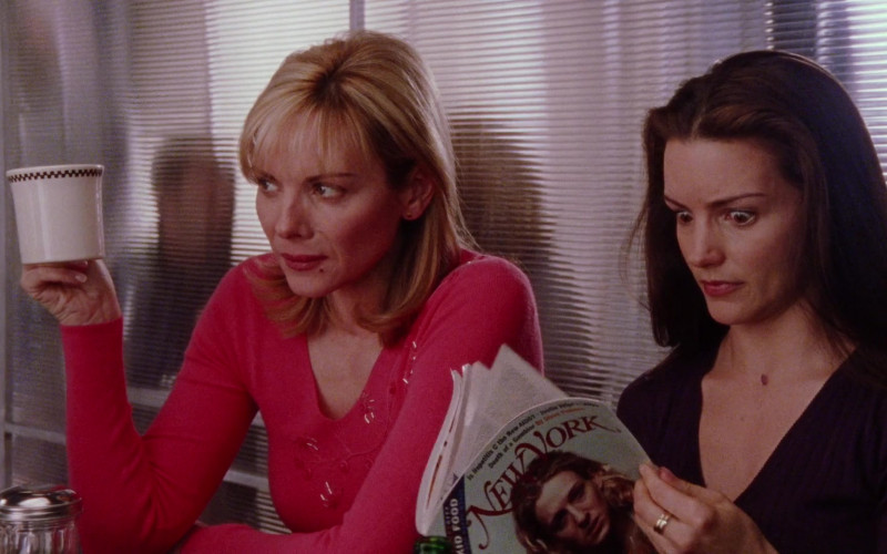 New York Magazine Held by Kristin Davis as Charlotte York in Sex and the City S02E04 TV Show 1999 (1)