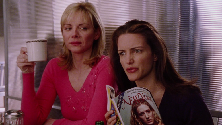New York Magazine Held by Kristin Davis as Charlotte York in Sex and the City S02E04 TV Show 1999 (2)