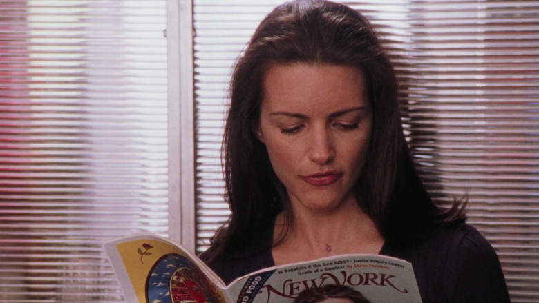 New York Magazine Held by Kristin Davis as Charlotte York in Sex and the City S02E04 TV Show 1999 (3)