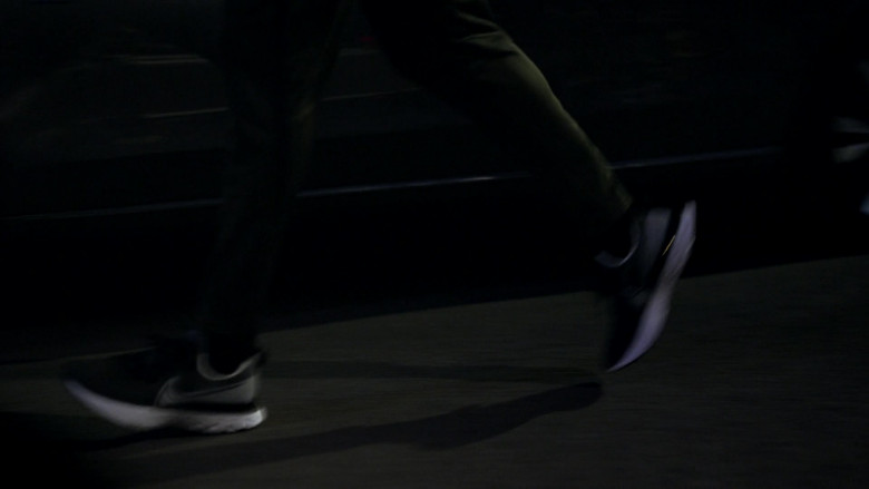 Nike Men's Running Shoes of Jamie Hector as Jerry Edgar in Bosch S07E03 Sabes Demasiado (2021)