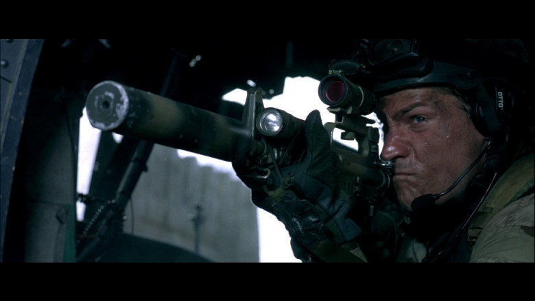 Otto tactical headset in Black Hawk Down (2001)