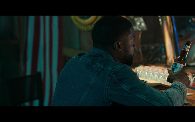 Pabst Blue Ribbon Beer Enjoyed by Kevin Hart as Matthew Logelin in Fatherhood (2021)