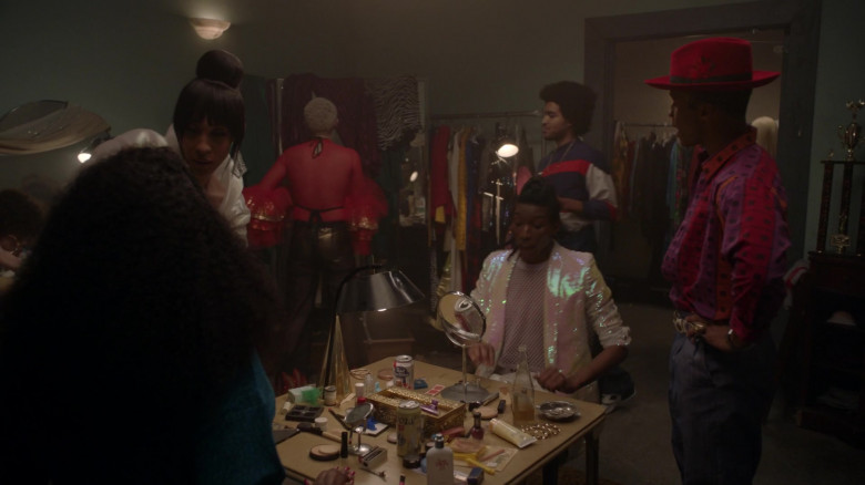 Pabst Blue Ribbon and Coors Beer Cans in Pose S03E08 Series Finale (Part II) (2021)