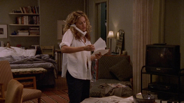 Panasonic TV of Sarah Jessica Parker as Carrie Bradshaw in Sex and the City S03E16 Frenemies (2000)