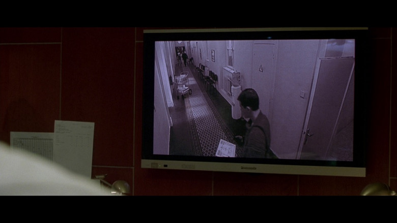 Panasonic television in The Bourne Identity (2002)