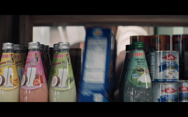 Parrot Brand Coconut Milk and Lafe in In the Heights (2021)