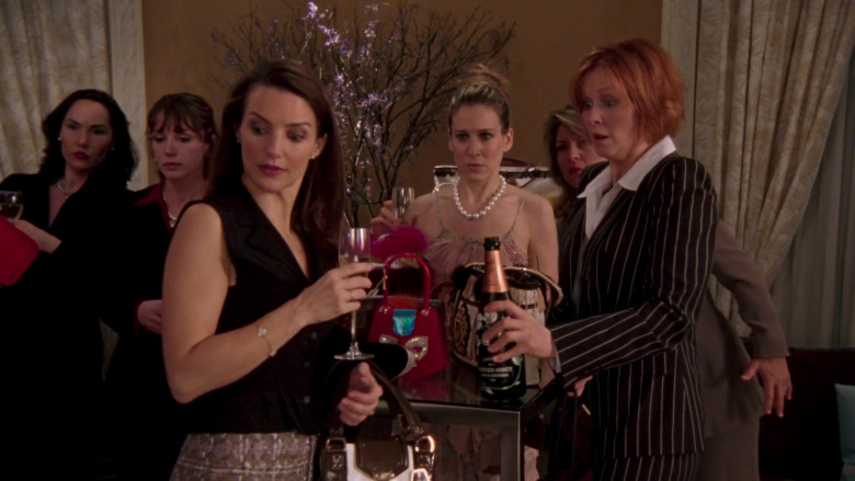 Perrier-Jouët Champagne Enjoyed by Carrie Bradshaw (Sarah Jessica Parker), Charlotte York (Kristin Davis) & Miranda Hobbes (Cynthia Nixon) in Sex and the City S06E03 TV Show (2)