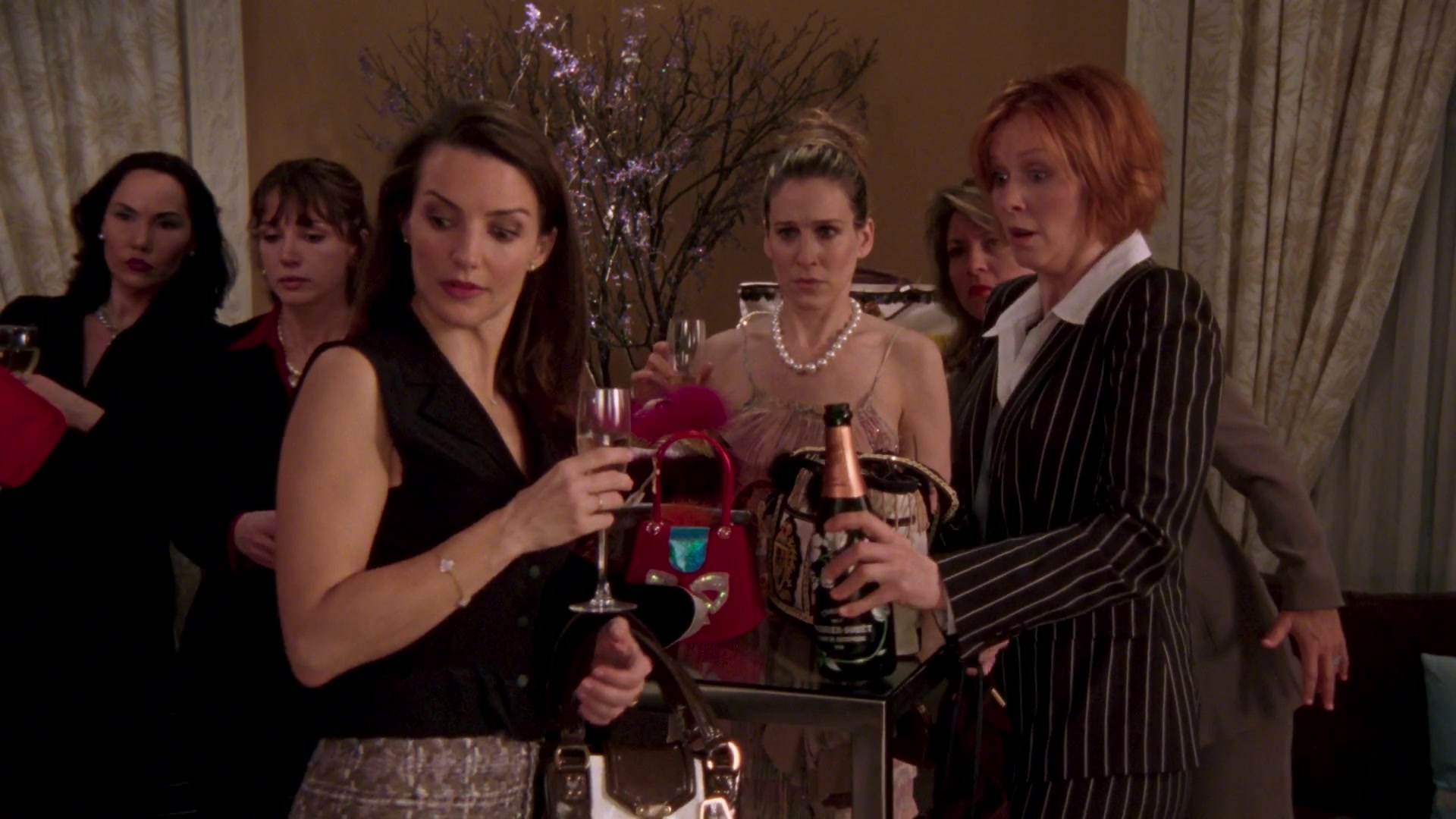 Perrier Jouët Champagne Enjoyed By Carrie Bradshaw Sarah Jessica Parker Charlotte York