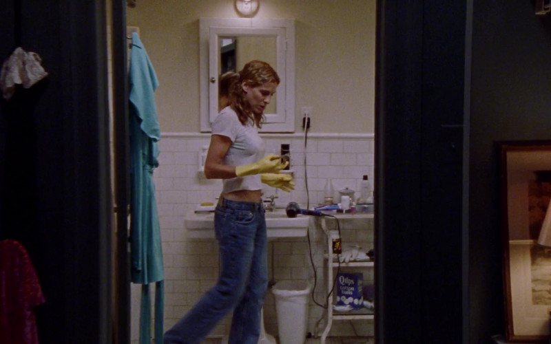 Q-tips Cotton Balls of Sarah Jessica Parker as Carrie Bradshaw in Sex and the City S04E16 Ring A Ding Ding (2002)