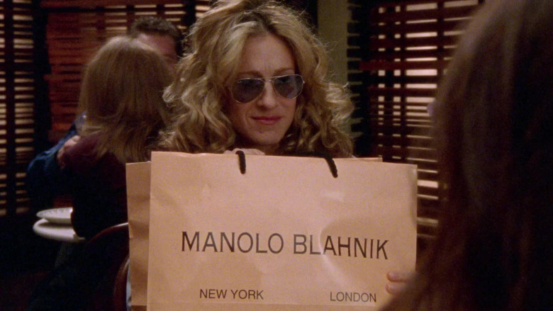 Ray-Ban Aviator Sunglasses of Sarah Jessica Parker as Carrie Bradshaw and Manolo Blahnik in Sex and the City S03E03 Attack of the 5'10 Woman (2000)