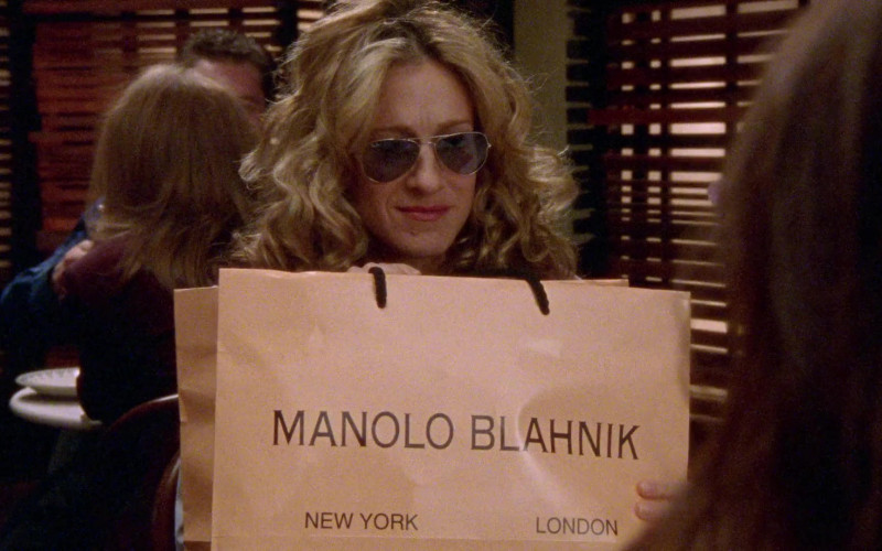Ray-Ban Aviator Sunglasses of Sarah Jessica Parker as Carrie Bradshaw and Manolo Blahnik in Sex and the City S03E03 Attack of the 5’10 Woman (2000)