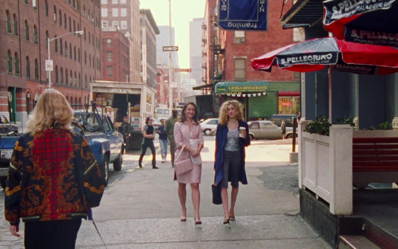S.Pellegrino Sparkling Natural Mineral Water Umbrellas in Sex and the City S01E08 Three’s a Crowd 1998 TV Show (1)