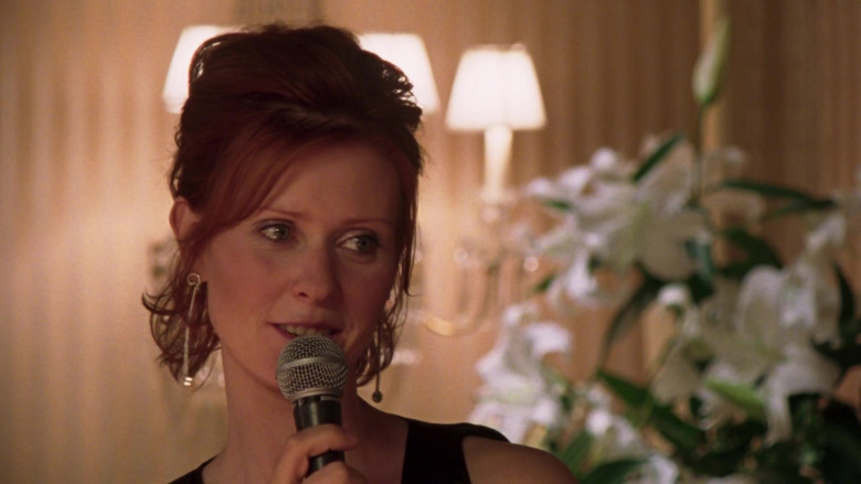 Shure Microphone Held by Cynthia Nixon as Miranda Hobbes in Sex and the City S06E08 The Catch (2003)