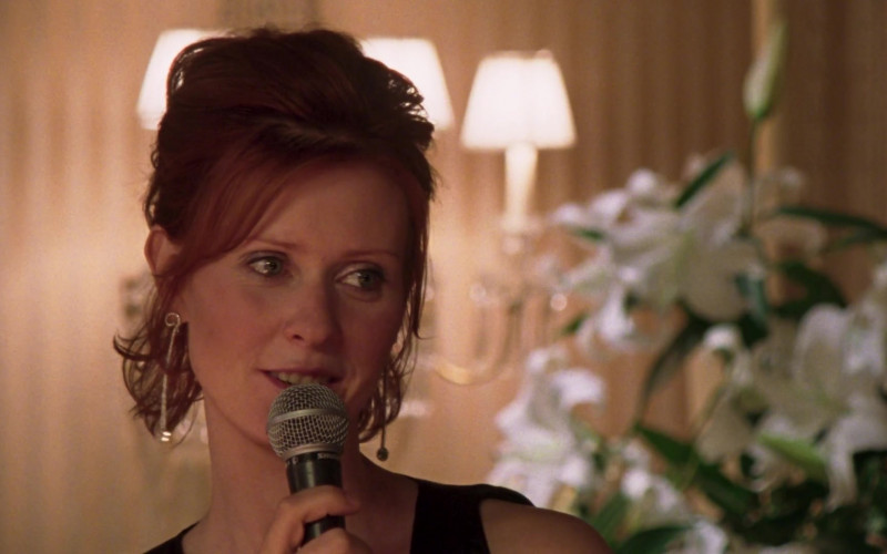 Shure Microphone Held by Cynthia Nixon as Miranda Hobbes in Sex and the City S06E08 The Catch (2003)