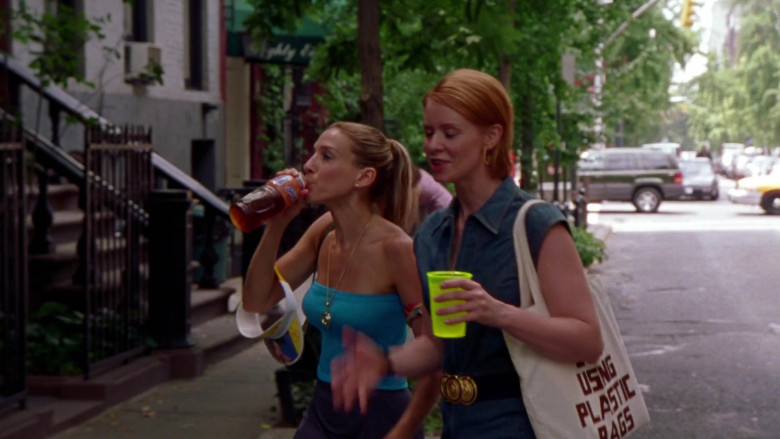 Snapple Drink Enjoyed by Sarah Jessica Parker as Carrie Bradshaw in Sex and the City S04E13 TV Show 2002 (1)