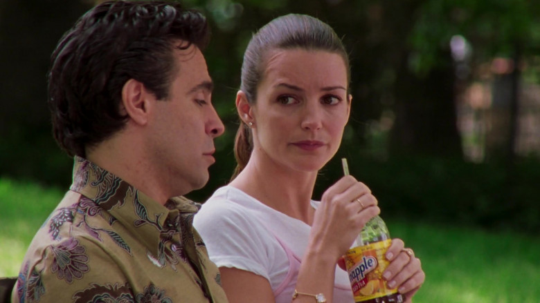 Snapple Drink of Kristin Davis as Charlotte York in Sex and the City S06E05 TV Show (3)