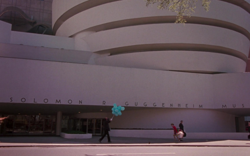 Solomon R. Guggenheim Museum in New York City, New York in Sex and the City S05E01 TV Show (1)