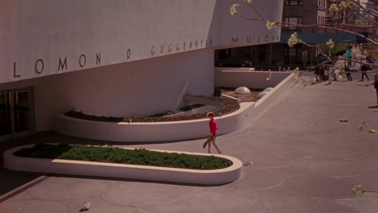 Solomon R. Guggenheim Museum in New York City, New York in Sex and the City S05E01 TV Show (2)