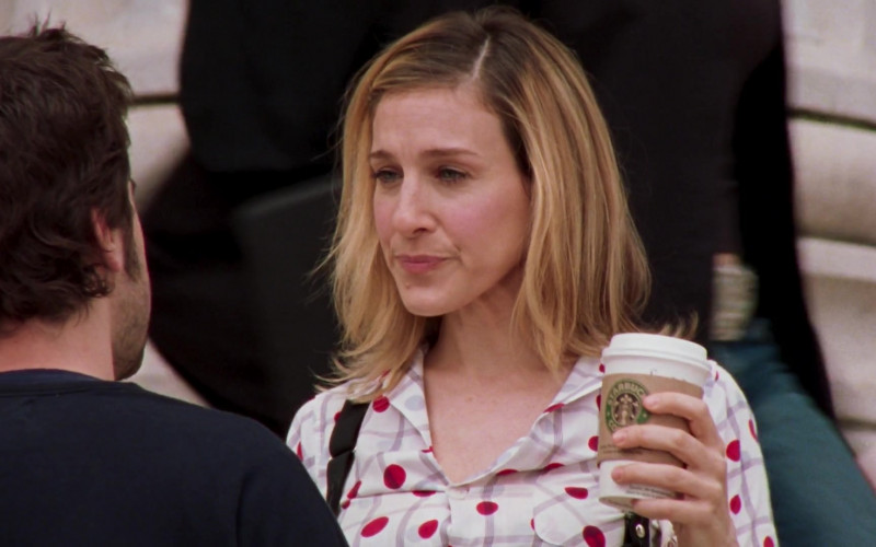 Starbucks Coffee Enjoyed by Carrie Bradshaw (Sarah Jessica Parker) in Sex and the City S06E06 Hop, Skip, and a Week (2003)