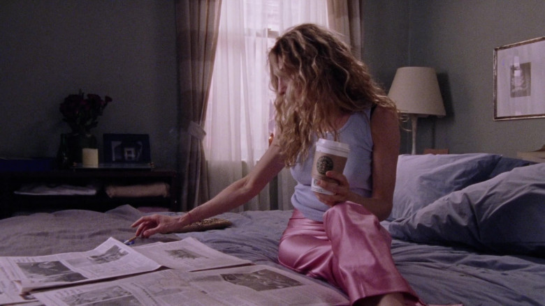 Starbucks Coffee Enjoyed by Sarah Jessica Parker as Carrie Bradshaw in Sex and the City S02E04 TV Series 1999 (1)
