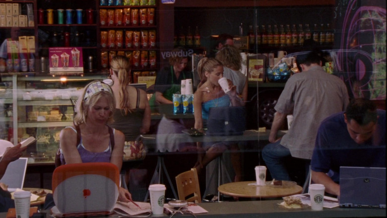 Starbucks Coffee and Apple Laptops in Sex and the City S04E13 The Good Fight (2002)