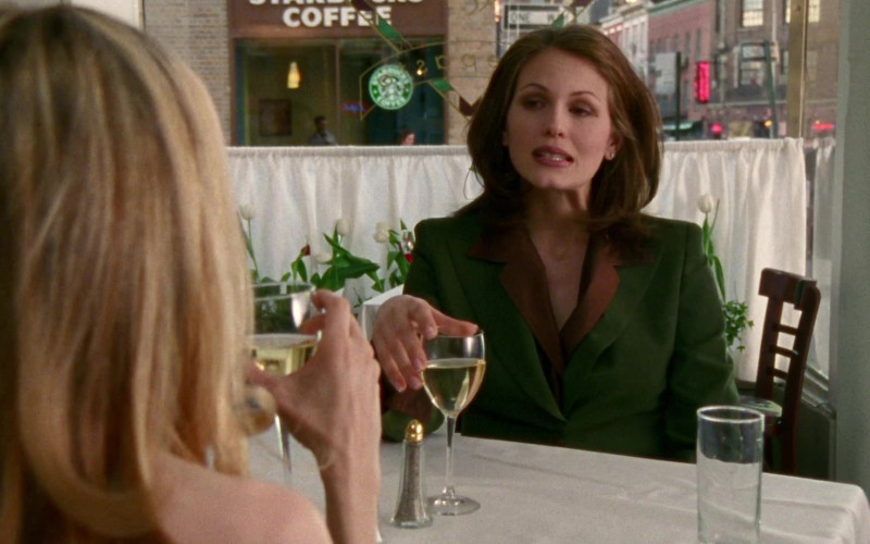 Starbucks Coffeehouse in Sex and the City S01E08 Three's a Crowd (1998)