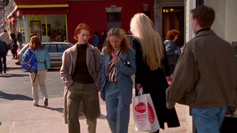 Strand Book Store Bag in Sex and the City S03E02 Politically Erect (2000)