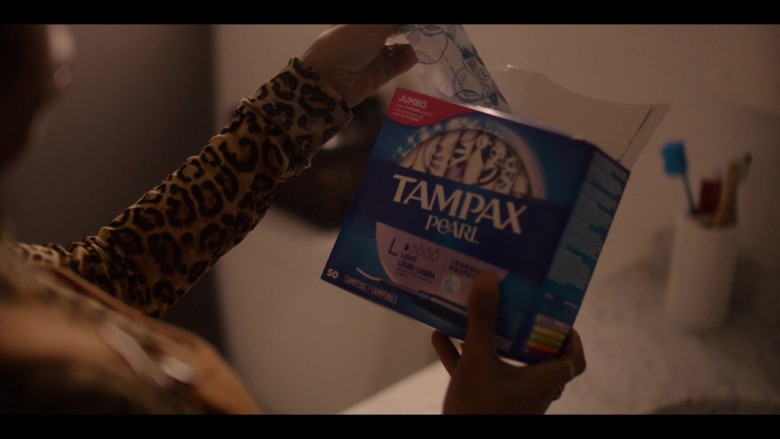 Tampax Pearl Tampons in Generation S01E12 The High Priestess (2021)