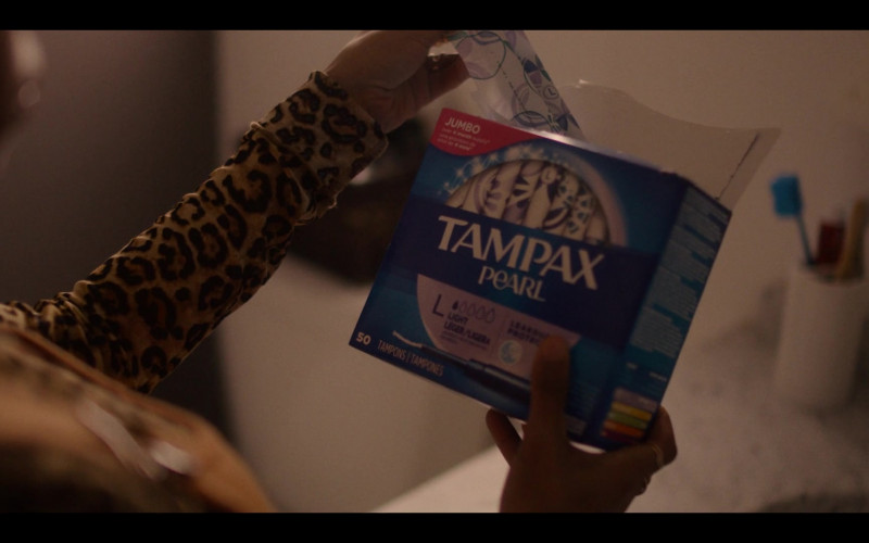 Tampax Pearl Tampons in Generation S01E12 "The High Priestess" (2021)