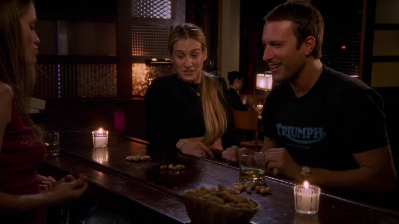 Triumph Motorcycles T-Shirt of John Corbett as Aidan Shaw in Sex and the City S04E07 TV Show 2001 (1)